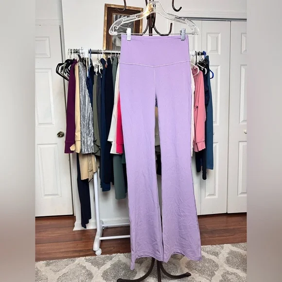 LULULEMON Groove Nulu Super-High-Rise Flared Pant
Regular SIZE 6 square dot - Picture 3 of 10